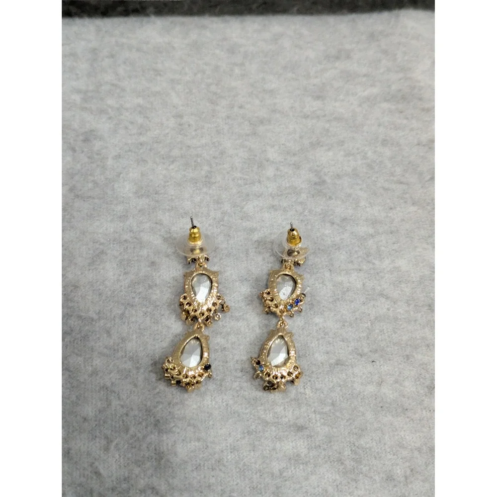 Unbranded sapphire earring